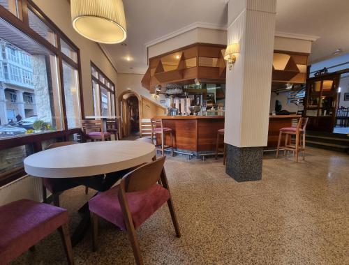 餐廳, 塞恩斯旅館 (Hostal Sainz) in 里亞諾