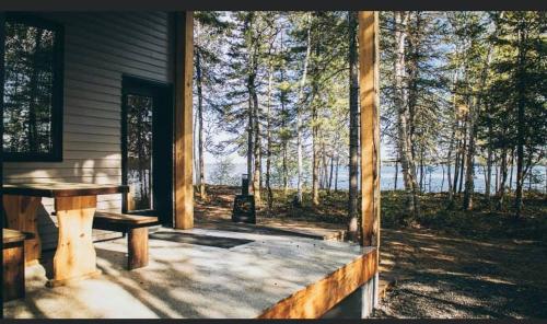 . Chalet en pleine nature vue sur la rivière Péribonka