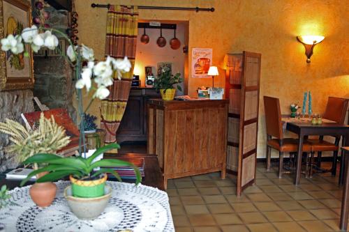 Logis Auberge Du Peras - image 4