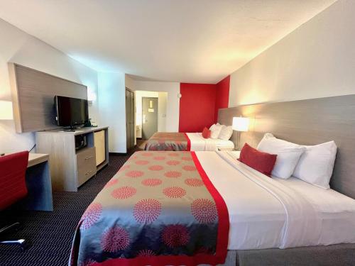 Ramada by Wyndham Columbia - main image
