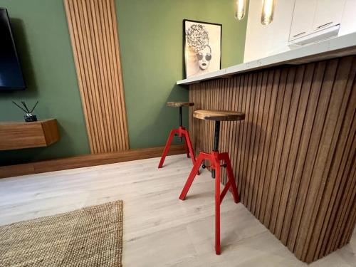 Cozy 2BR Renovated Apartment 1 Min to Metro