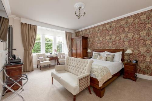 Victoria Square & The Orangery – Stirling