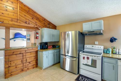 Freeport Vacation Rental about 1 Mi to Surfside Beach!