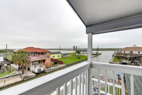 Freeport Vacation Rental about 1 Mi to Surfside Beach!