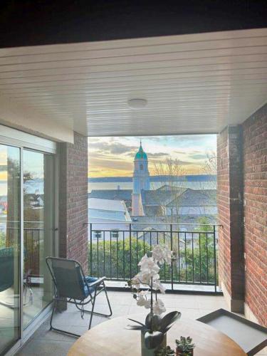 ทัศนียภาพ, Modern Luxurious Apartment w/ Patio Balcony & View in เบลล์วิว