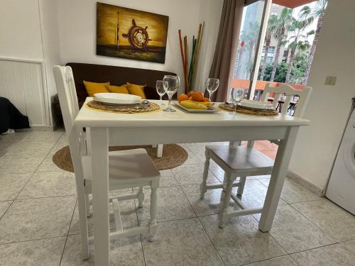 Apartamento en playa jardín - Tap to explore photos
