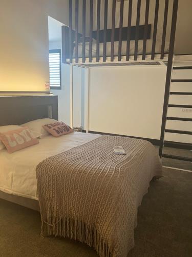 1 double bed, 1 twin bed