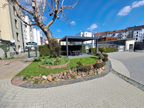 Space Hotel im Campus der JvP Schule - image 13