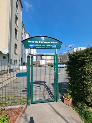 Space Hotel im Campus der JvP Schule - image 5