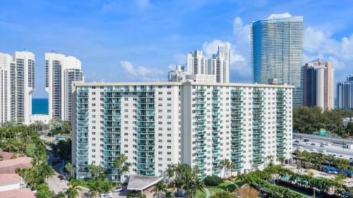 2 Bedrooms Sunny Isles at Ocean Reserve 2nd floor thumb 2