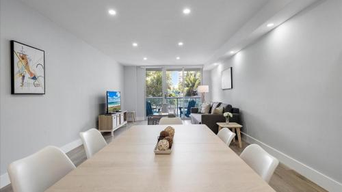 2 Bedrooms Sunny Isles at Ocean Reserve 2nd floor - image 6