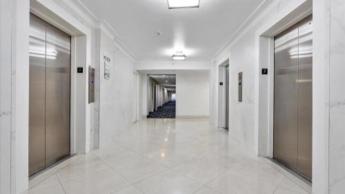 2 Bedrooms Sunny Isles at Ocean Reserve 2nd floor - image 3