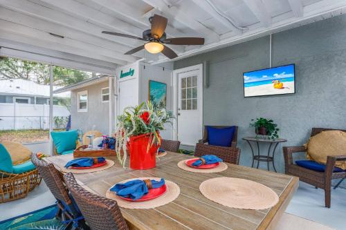Seagrass Cottage in Sarasota, USA