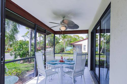 Yellow Pine Duplex Close to Pool & Tennis in Sarasota, USA