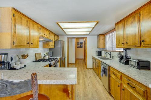 Big Bear Cabin with Deck 2 Mi to Lake and Snow Summit in Big Bear Lake, USA