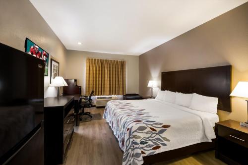 Red Roof Inn Pecos - image 13