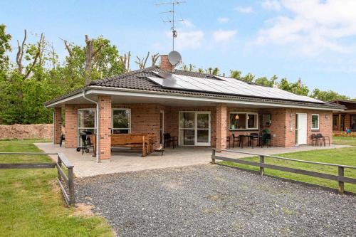  Home For The Family In Quiet Surroundings, Ferienwohnung in Hadsund