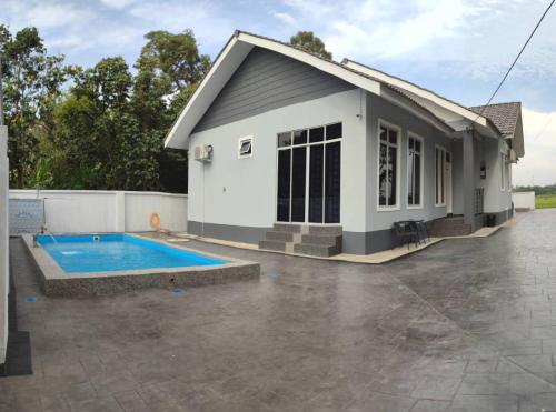 Padang Tengah Homestay with Private pool -B