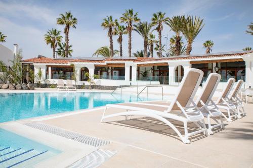THE CLUB - Accommodation - Dining - Events