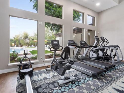 Pure Suites 2 Bed N Scottsdale McDowell Mtn Ranch Gym Pool detail