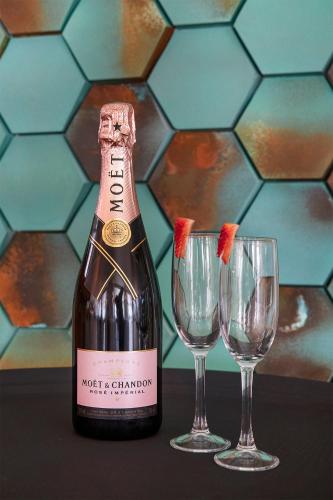 THE CLUB - Accommodation - Dining - Events 4