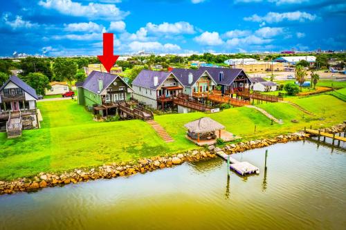 Udvendig, Luxury Waterfront Home Family and Pet Friendly Near Surfside Beach 11 Mins in Freeport (TX)