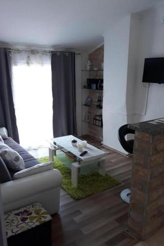 One-Bedroom Apartment with Balcony and Sea View room in Apartments with WiFi Losinj Losinj - 21010