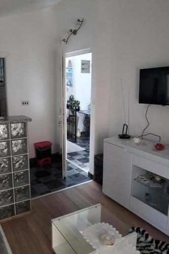 Studio with Balcony image 6
