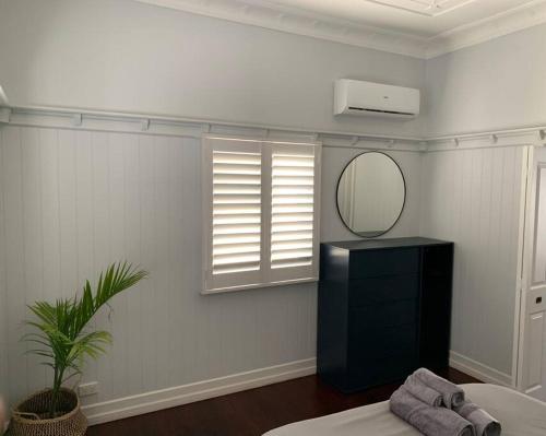 Charming 1920's 4Br freestanding Plantation Qldr.