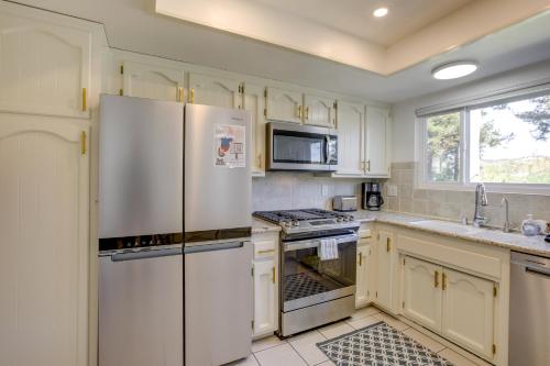 Lakefront Grover Beach Home about Walk to Ocean! Lakefront Grover Beach Home about Walk to Ocean!