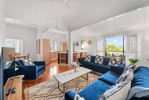 Charming 5BR Family Home w/Pool 10min from Airport - Murrumba Downs