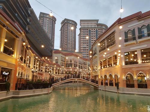 Luxe in Venice, Manila