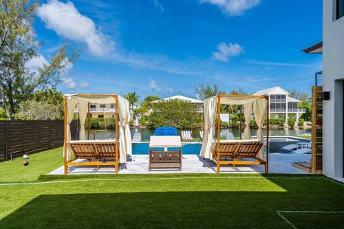 Private Oasis Retreat Pool Villa in Key Largo, USA
