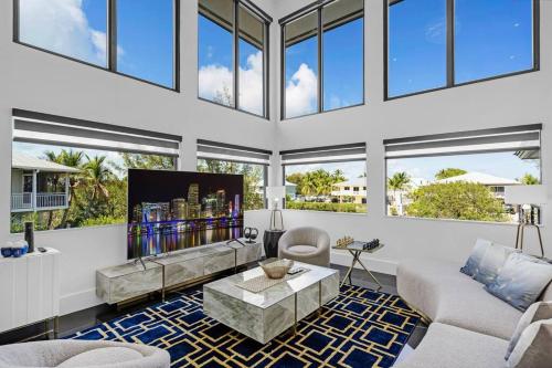 Private Oasis Retreat Pool Villa in Key Largo, USA