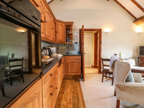 Stable Cottage - image 10