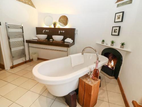 Castle Combe Castle Combe Cottage 4-Star Single Room suite