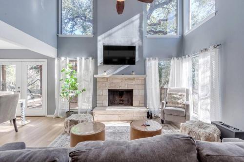 2b1b Hidden Oasis in the Hills- Close to Downtown in Austin, USA