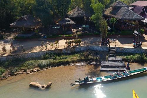 Bamboo Forest River View Hostel in Inle Lake