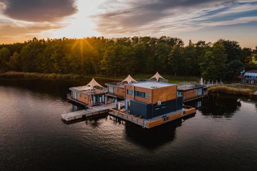 Schwimmende Ferienhäuser auf dem See - Spreewald