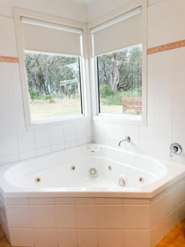 อ่างแช่น้ำร้อน, Seahorse Inn Hotel & Villas in อีเดน