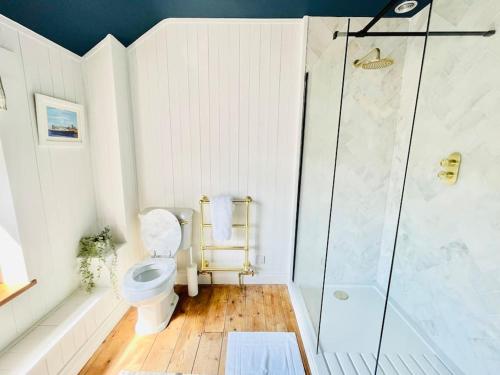 * Fisherman’s Cottage * with river views (dog friendly!) 5