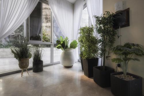 ISRALUX APARTMENTS in Bat Yam