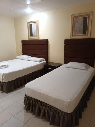 Deluxe Double or Twin Room image 1