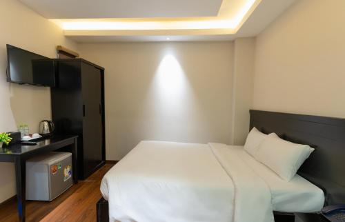 Queen Central Hotel - Ben Thanh Market