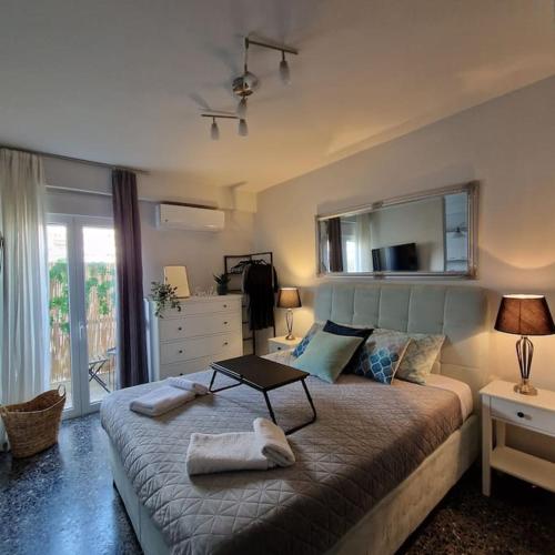 Chic apt near Acropolis - Avdi square, Athens