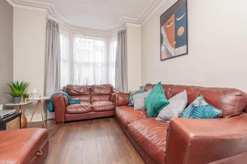 Leeds 4-Bed House - Sleeps 9 Free Parking & WiFi, Leeds (Foto 11)
