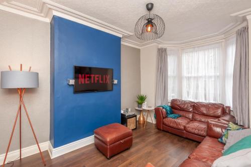 Leeds 4-Bed House - Sleeps 9 Free Parking & WiFi, Leeds (Foto 8)