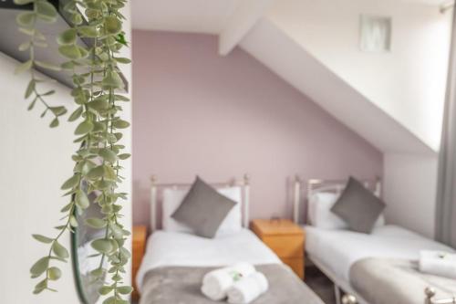 Leeds 4-Bed House - Sleeps 9 Free Parking & WiFi, Leeds (Foto 9)