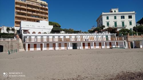 Villa da 13 posti letto con discesa privata in spiaggia