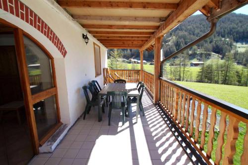 Appartement de 3 chambres avec jardin clos et wifi a Le coin a 1 km des pistes